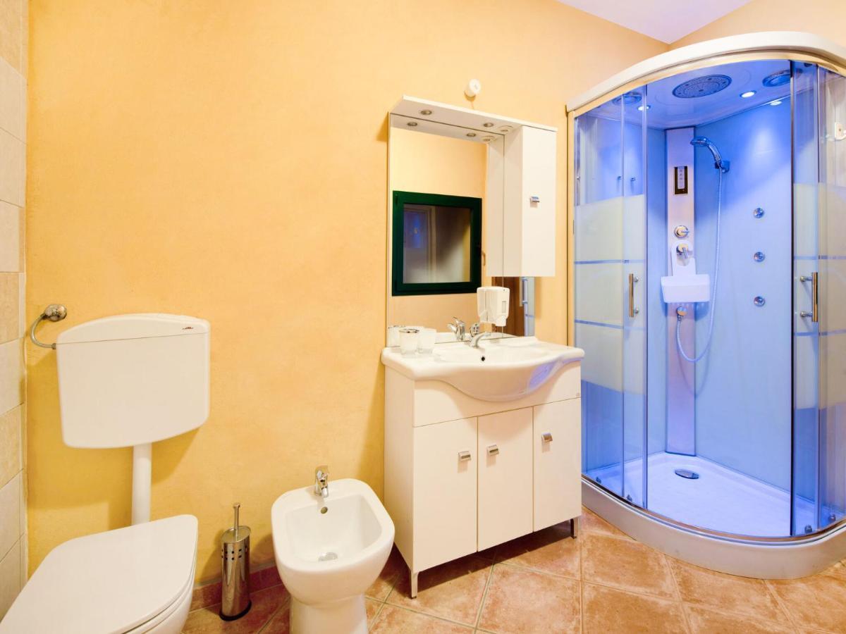 Beautiful Chalet With Swimming Pool In Lombardy Marone Exterior foto